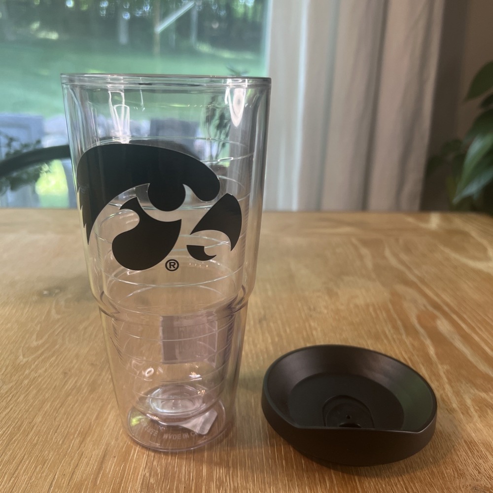 Iowa Hawkeyes Double Walled Tristan  Tumbler with Lid‎ -  24 Oz NEW